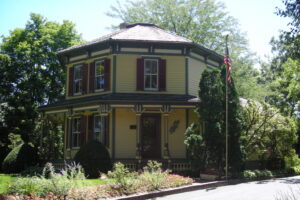 octagon house in Barrington